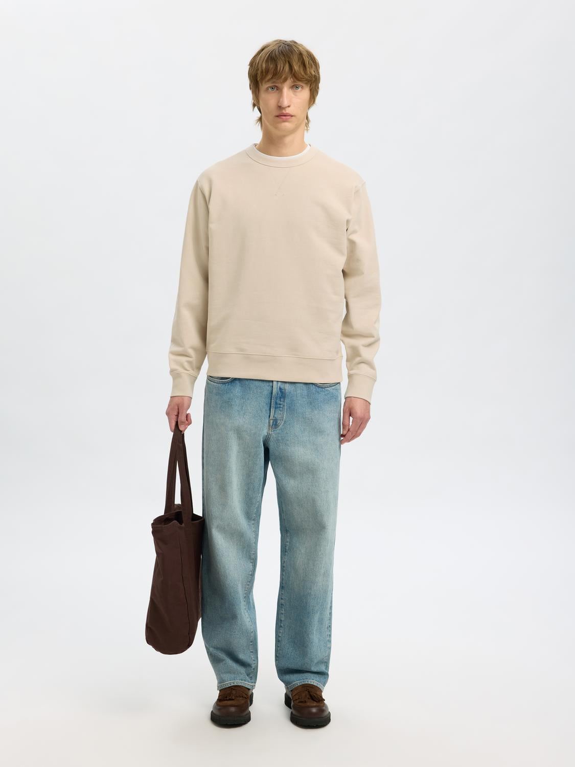 model_shot-front_full